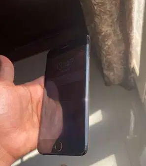 IPhone 7 Plus 256 GB

Battery health 79% Rear zoom camera works, zoom out does not work Front camera works perfectly Problem with only back camera zoom out camera everything else works fine Good price...