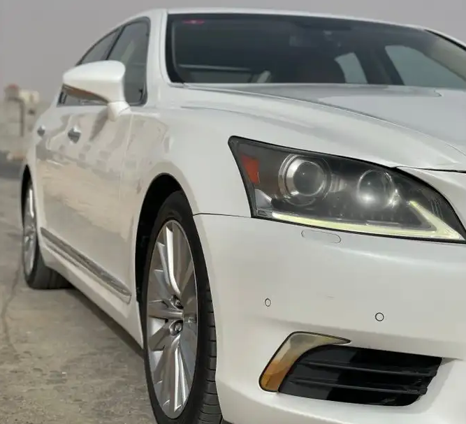 لكزس LS460L 2014 خليجي
موديل : 2014 
العداد : 150 الف 
لارج تحكم خلفي فل كامل الرادار 
كرسي طيارة 
بيبان شفط 
تبريد تسخين جميع المقاعد
مساج 
نقط عمياء 
تحكم بالستائر 
عدد الإسطوانات 8
 قير اتوماتيك
 د...