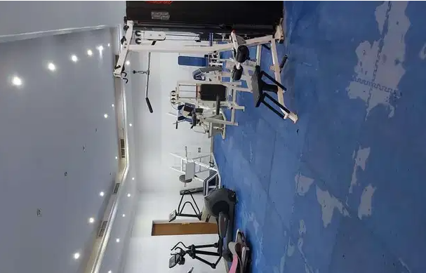 سلوي شقه غرفه وصاله مع خدمات عامه
 شقق غرفه وصاله حمام ومطبخ تكييف وستلايت مركزي ٢مصعد/ الخدمات نادي جم ٢حمام سباحه حديقه للترفيه قاعة حفلات العاب اطفال شلالات مياه كمرات مراقبة روف لشوي العاب اطفال