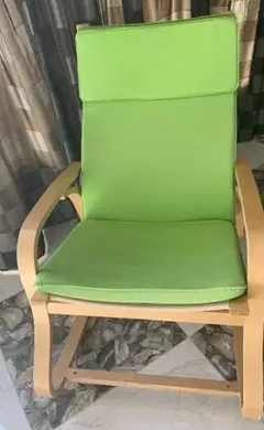 Rocking chair
Good condition and used only 1 year