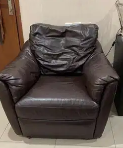 Sofa couch

1 sofa couch chair leather in a very good condition