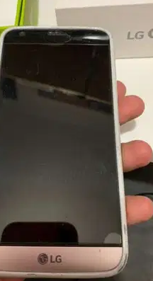 LG g5
LG G5 pink
Small crack above screen
