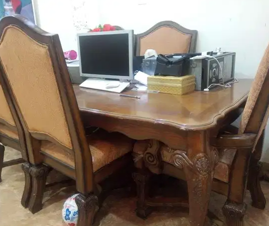 Dining table
Six chair wooden dining table .
Size can be short, and long.