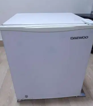 ثلاجة مكتب