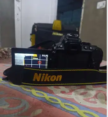 كاميرا نيكون d5300
بسم لله الرحمن الرحيم
كاميرا نيكون d5300حالتها كسر زيرو شاتر ٥k
معاها وصله يواس بي .. ال شاحن والبطاريه ..وفلاش هديه والشنطه ...