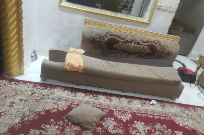 كنب 6 قطع يبيله تنجيد مع وجود سفره طعام