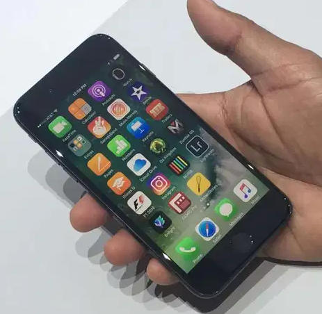 Iphone 7 plus 256gb
Iphone 7 plus 256gb with box charger headphone all things available like new
