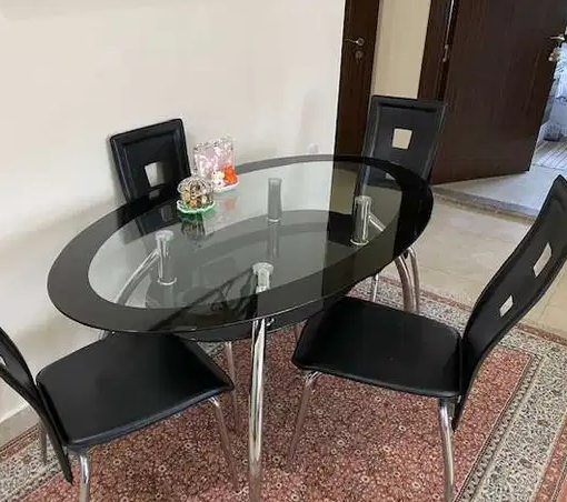 Oval dining table set

Very nice glass table set with 4 chairs