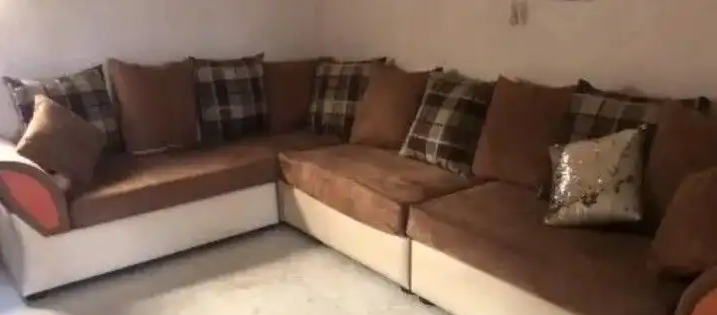 كنب كبير مستعمل للبيع
  مفردة 2
ثنائية 1
ثلاثية 1
حرف L  كبير
ملاحظه:
يوجد كنب2 لم يتم تصويرهم  ايضا للبيع