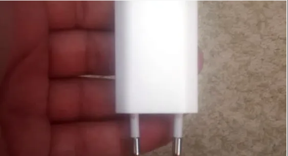 Ipad mini
I pad mini 1 No any scratch .
 Working perfectly 32 GB With original charger and flip cover