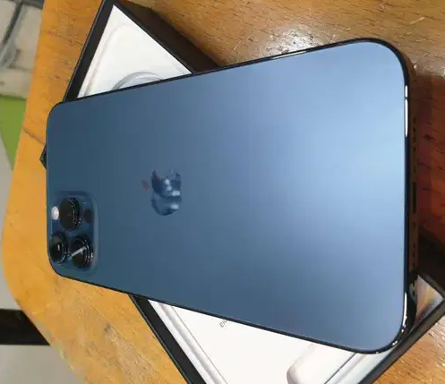 IPhone 12 pro max 256 gb only one day before activated

iPhone 12 pro max 256 gb blue only serious buyer do message warranty till4/4/2022