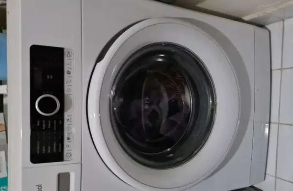 Washer and Drier whirlpool 7 kilo
Both in great condition rarely used 7 kilo