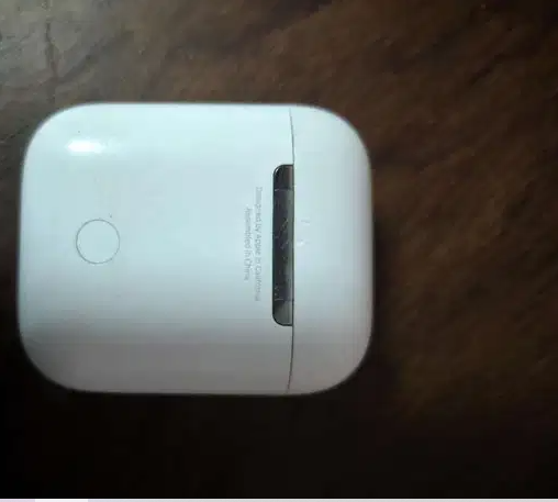 Air pod case used
علبةشحن Air pods case original حالة جيدة جدا مع كابل شحن I phone original جديد لم يستخدم بالسيريال