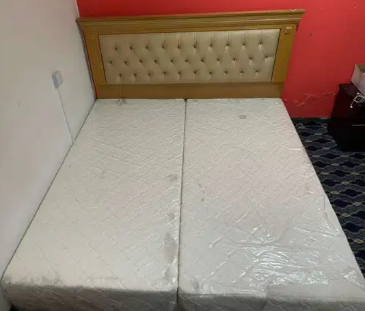 Banta bed

Banta bed with 200 cm * 180 cm size. Wooden bed frame on top.
