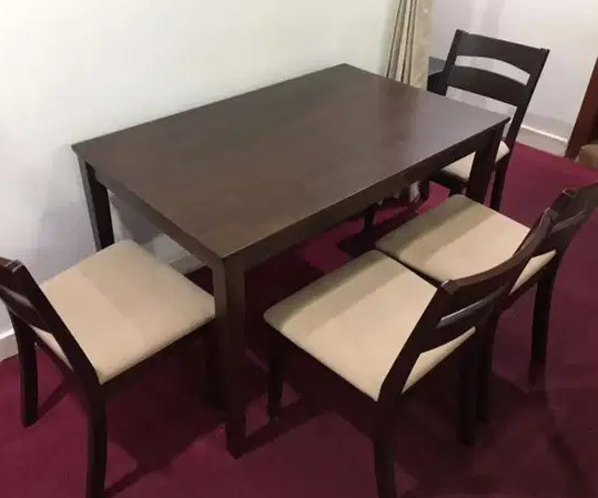 Dining Table
Dining Table with chair (4) like new.