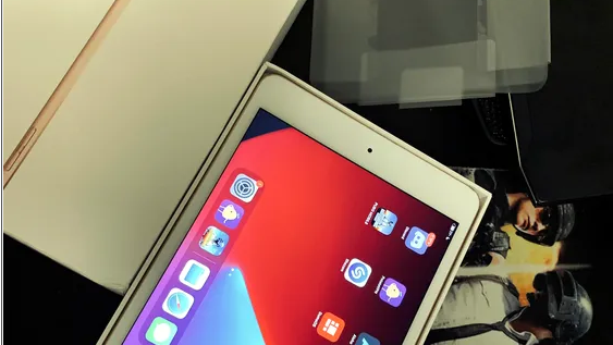 ipad mini 5 64 GB GOLD

الايباد مستخدم كل شيء شغال مافيه اي مشكلة وبطاريته ممتازه معه الشاحن والعلبه وكفر