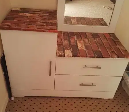 Dressing table

dressing tble like new