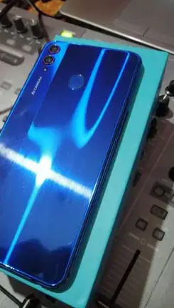 البيع لاول متصل honor هونر 8x زاكره ١٢٨ رام ٤ بكل مشتملاته