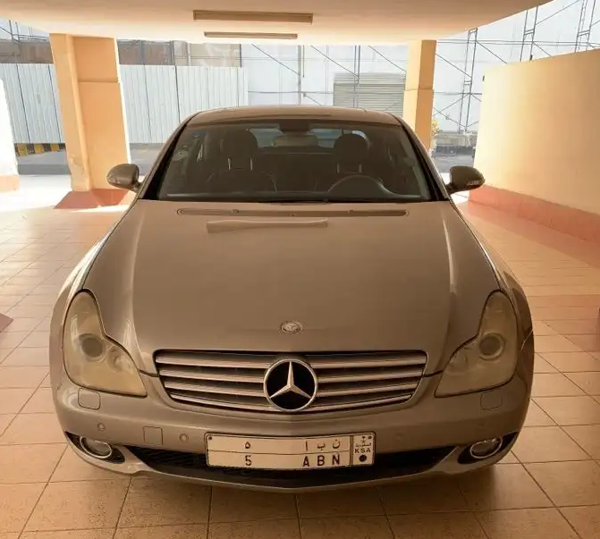 مرسيدس CLS
الموديل: 2005
حالة السيارة: مستعملة
القير: قير اوتوماتيك
نوع الوقود: بنزين
الممشي 77 الف 
صيانات بالوكالة خالية من الحوادث والرشوش
استعمال شياب فل كامل بالمواصفات المعروفة 
المكينة والجير و...