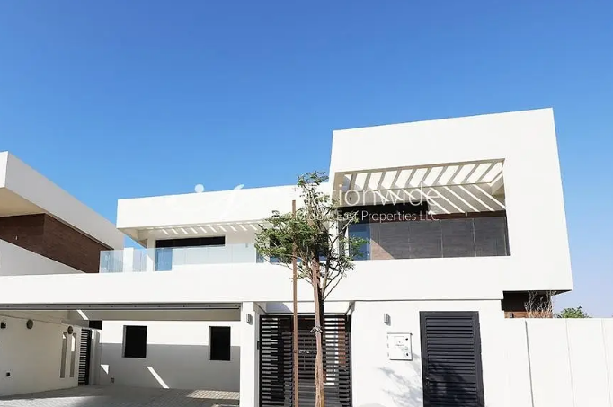 A Single Row 5BR Villa with Plenty of Space
West Yas It is a non-gated community with no service charges and includes a range of facilities including a mosque built for 2,000 worshipers, two schools,...