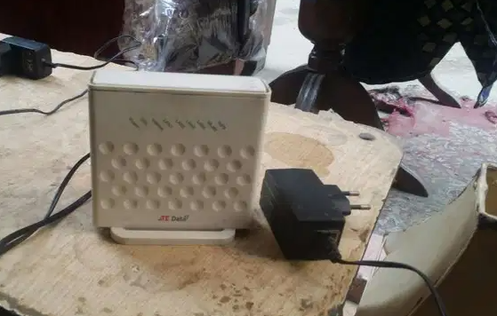 روتر TE Data بحاله ممتازه مع الترنس
الروتر يعمل ليس به أي مشكلات جربه قبل ما تشتري مع الترنس