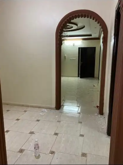 شقة للايجار حي السنابل
شقة 5 غرف + صاله + حمامين+ مطبخ + مستودع+ بابين مدخل