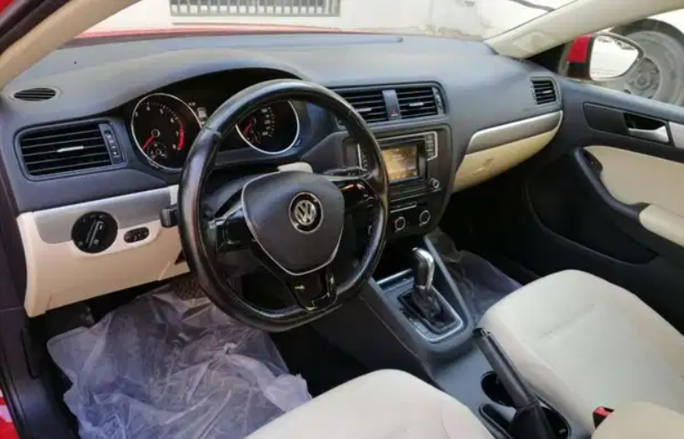 Volkswagen jetta used for sale
Good condition
Accident free
Scratch free
Km used:61,000
2000 cc ٢٠٠٠ سي سي
Price negotiable
شرطا ال فاحس