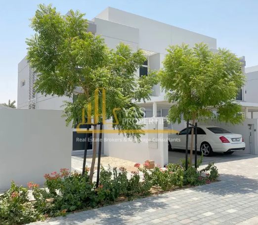 Contemporary 4 Bedroom, On Pool and Park !!!
Yas properties is proud to present you 4 bedroom Semi Detached located in the first phase of Arabella. 


The property details are as follows:-

* 4 bedroo...