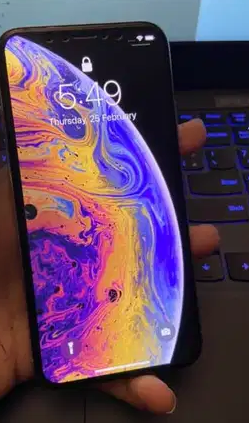 Iphone xs 64gb للبيع فقط