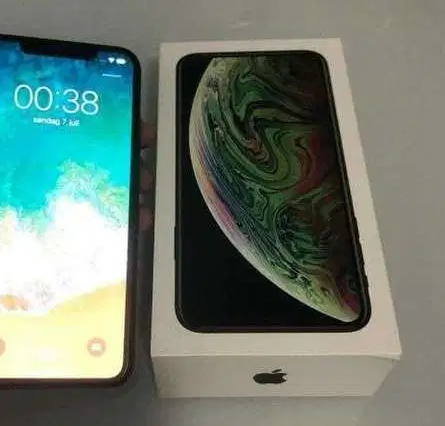 I phone xs max 256gb
Like new black color with box and charger