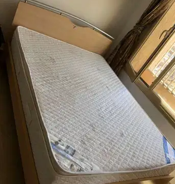 Bed with mattress

Salmiya block 12 near salmiya India model school