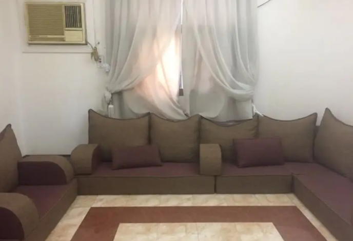 كنب شبه جديد استعمال سنه ونص