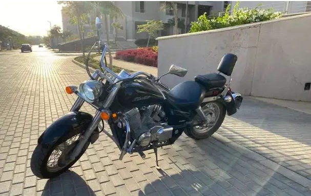 Honda Shadow 750
750 cc
Cobra exhaust شكمان كوبرا
Engine guard انچين جارد
Fog lights فوانيس شبورة
New Battery بطارية جديدة
15,000 miles
Back rest
2007