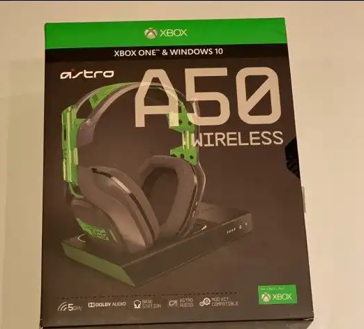 سماعه استرو a50

a50 wireless إصدار 3
من ستديو دولبي محيطي 7.1
غنيه عن التعريف السماعه شبه جديده شحنها يدوم  فوق 15 ساعه  شحنها سريع تقدر تعدل عليها على مزاجك  من البرنامج  الخاص فيها . السماعه نظيفه...
