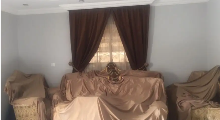 كنب عرسان نظيف وجديد لا يفوتك ماشاء الله تبارك الله
اعرض لكم كنب تركي 1- كبير يسع ل3 اشخاص 2- وسط يسع لشخصين 2- صغير لشخص كنب تركي والخشب الاصلي مكلف ب 14000 جديد ممكن ما استعمل الا مرتين