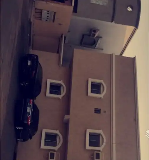 شقة للايجار بالمشهد
شقة بالدور الثالث بدون مصعد 
مكون من أربع غرف واربع دورات مياه ومطبخ وصالة مع السطح الموقع خلف محطة الفايدي الايجار 1200 ريال شهري مقدم