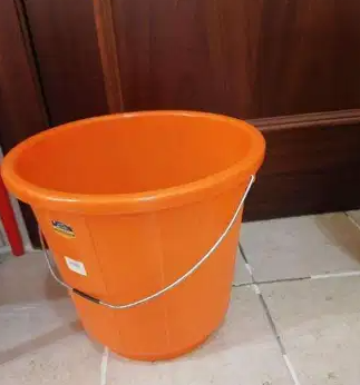 Plastic bucket and laundry