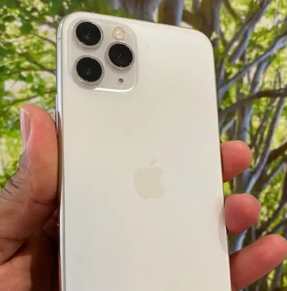 يفون 11 برو 256 GB فضي