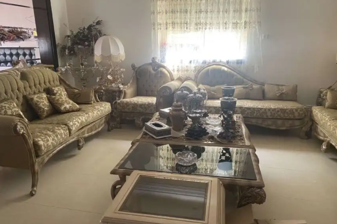 كنب كلاسيكي