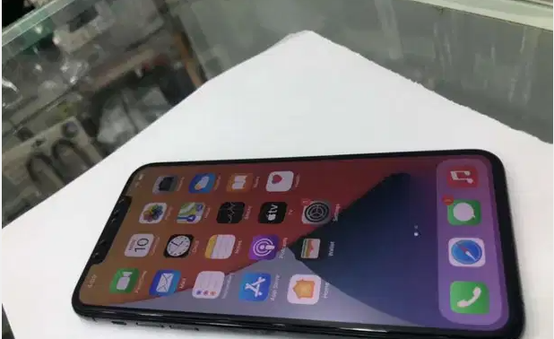 I phone 11 pro max 256 gb battery halth. 100.
