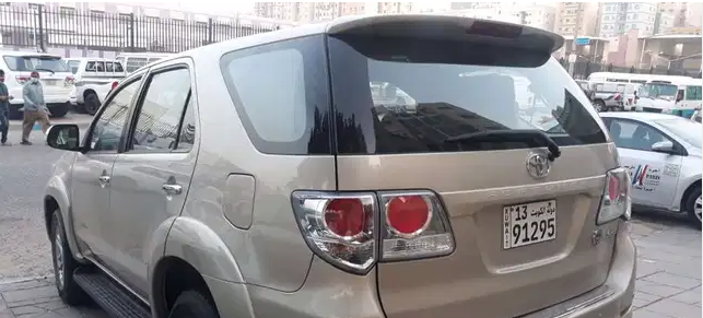 2015 fortuner. full option. 4 cylinder. company service
