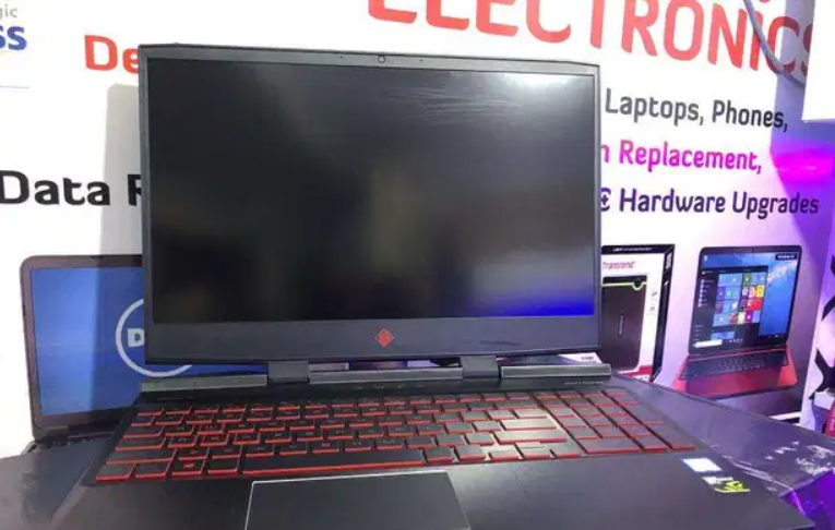 اتش بى جيمينج HP OMEN 15 كور i7 جيل تاسع رام 16 فيجا NVIDIA RTX 2060