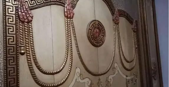 دولاب فيرساتشي بلاكار بحاله جيده