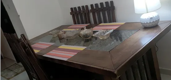 للبيع طاولة طعام مع 6 كراسي