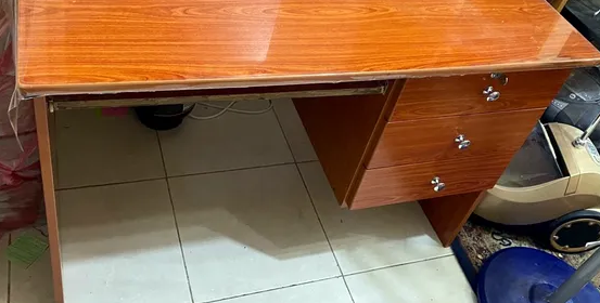 مكتب خشبي محلي  للبيع
