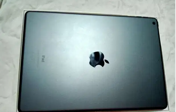 Ipad8 ايباد الجيل الثامن ذاكره 128كسر زيرو