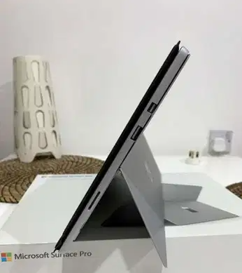 Microsoft Surface laptop ( مابكروسفت لابتوب)