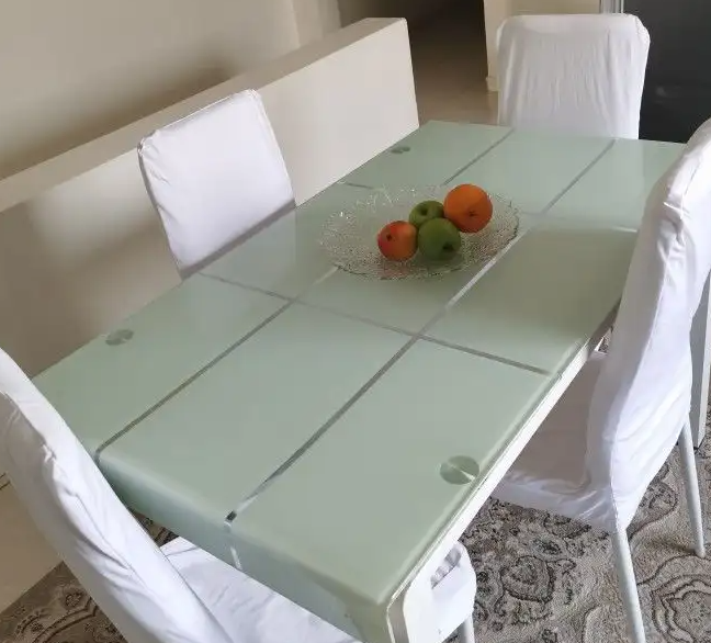 طاولة طعام سيكوريت اربع كراسي مستعمل للبيع