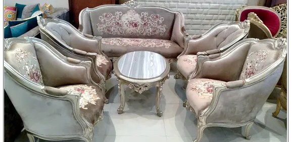طقم كنب ذهبي فرنسي 7 اشخاص  للبيع