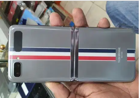 THOM BROWNE Galaxy Z Filip used 256gb ram 8gb gry color
